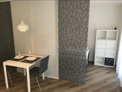 The furnished 1.5 room business apartment is on the 1st floor and is bright and friendly due to the orientation and the window fronts. The bathroom has a shower. The kitchen area is open plan. A fully fitted kitchen is available. The living area is a...