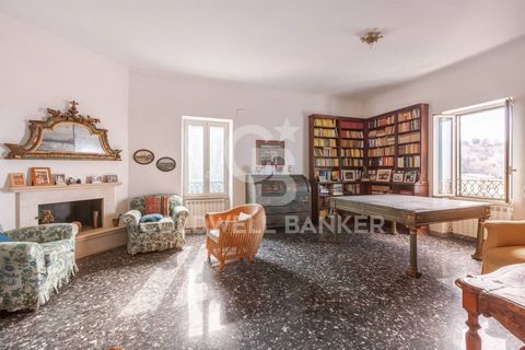 Sabina-Montorio Romano. In the highest part of Montorio, in a dominant position, stands this charming 800 m2 residence. The house has a double entrance, both pedestrian and vehicular and is spread over three levels plus a basement, each of which cons...