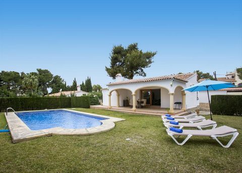 Beautiful and comfortable villa with private pool in Javea, on the Costa Blanca, Spain for 6 persons. The house is situated in a coastal, hilly, wooded and residential area, close to restaurants and bars, supermarkets and a tennis court and at 2 km f...