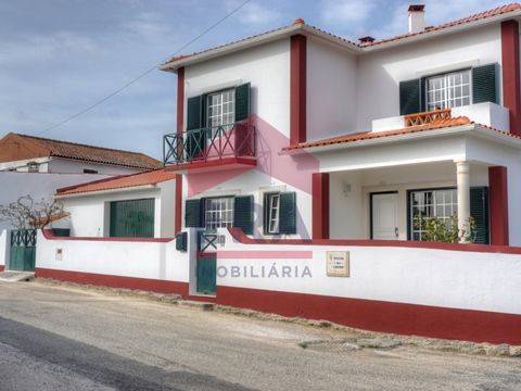 House T3 furnished and equipped for rent located in Olho Marinho, Óbidos. Ground floor with equipped kitchen, pantry, living room with fireplace, a bedroom and service bathroom. First floor with two bedrooms and a full bathroom. With private garage o...