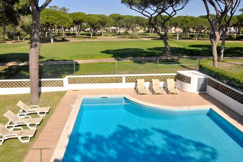 Located in Vilamoura in Loulé, this 4-bedroom villa for 8 people is perfect for families on vacation. Guests can relax in the swimming pool, enjoy a barbecue and access free WiFi at this pet-friendly property. Golf enthusiasts can visit the Golfbaan ...