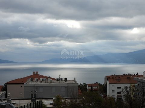 Location: Primorsko-goranska županija, Rijeka, Srdoči. SRDOČI - apartment 140m2 DB+3S with a panoramic view of the sea + garden 175m2 The apartment on the ground floor of 140m2 is located in a building with a total of 6 residential units. The apartme...