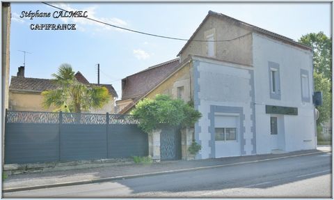 Dpt Dordogne (24), à vendre LE BUISSON DE CADOUIN maison de 197 m² + local commercial - Terrain de 300,00 m²