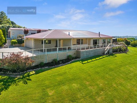 Welcome to Shadow’s Run. Located only a handful of minutes from the delightful township of Korumburra and ½ an hour from the beach, this 9.5 acres small acreage property is the perfect place to live the life you’ve always wanted. As you arrive, you w...