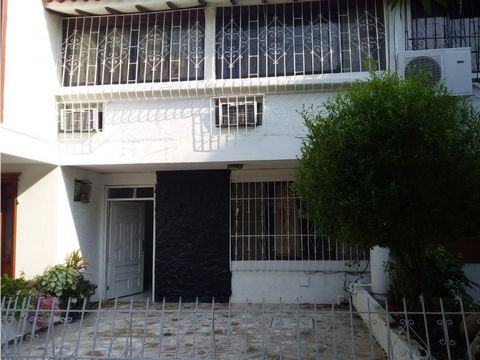 Excellent business opportunity. House for sale with apartment included ready to rent located in the residential sector of Rodadero, just three blocks from the sea and is located in the center of the tourist sector with easy access to the main road, A...