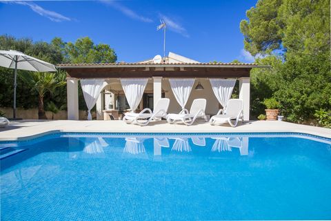 Bienvenue dans cette fantastique maison avec piscine privée à Son Serra de Marina. Elle est parfaite pour 6 personnes. Il s'agit d'un chalet moderne situé dans un quartier résidentiel avec un extérieur très agréable. Il dispose d'un petit jardin et d...