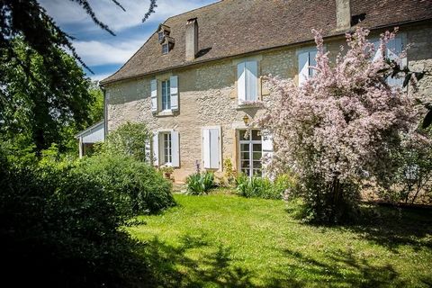 Situated in the historic bastide of Villereal is this grand Maison de Maitre-style building steeped in its own history that's involved the odd comtesse along the way. The house retains some wonderful features from a bygone age: marble fireplaces, oak...