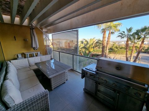 Een kans om een goed onderhouden appartement op de eerste verdieping te verwerven, met twee slaapkamers en twee badkamers in de populaire urbanisatie Aloë in Valle del Este., genietend van een gemeenschappelijk zwembad en tuin.  Valle del Este is een...