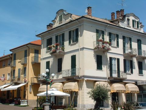 Sehr zentral gelegen Residenz am Lago Maggiore. Es ist eine kleine Anlage mit nur 12 Wohnungen. Ein idealer Ausgangspunkt für Spaziergänge entlang der verzauberte Lago Maggiore oder Ausflüge in die Umgebung. ‘Holiday’ ist in der Mitte des typisch ita...
