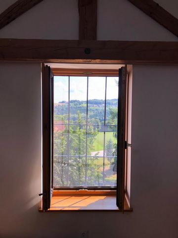 Loft apartment. This very comfortably furnished vacation apartment is located in Eggersdorf, on an idyllically situated old farm, in a secluded location and lovingly renovated. Nestled in the hilly landscape of the front Bavarian Forest, the Floßmann...