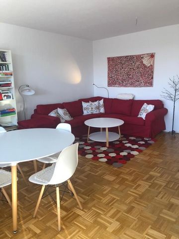 It is a bright, modern 2 2/2 room flat in Bargteheide near Hamburg. We will use one of the rooms to store our personal belongings. Of course we will not enter the flat during the time it is sublet, if everything is ok Bright, sunny living room Bedroo...