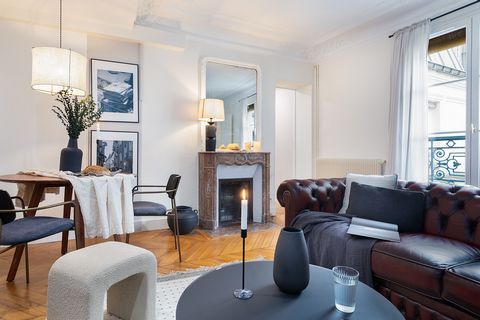 Splendid renovated and furnished apartment in Rue Saint-Lazare, in the Opéra district. It's on the 5th floor with elevator, close to the Notre-Dame-de-Lorette and Le Peletier stations. Nearby attractions include the Palais Garnier, Paroisse Notre-Dam...