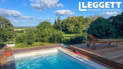 A26052BBE17 - Splendid mansion, completely renovated with taste and noble materials. Breathtaking views, tranquility but close to shops. Easy access to main roads to Bordeaux and Angouleme. Information about risks to which this property is exposed is...