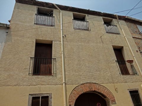 Dpt Pyrénées Orientales (66), à vendre ESPIRA DE L'AGLY immeuble de 202 m² avec 2 T3 un garage et une cour