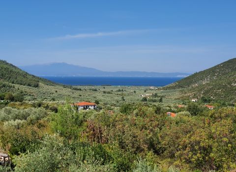 Exclusively for sale villa in the area of Rachoni in ​​Thassos. It has a total area of ​​128 sq.m. and it is located on a plot of 973 sq.m. It consists of the ground floor and the first floor, which communicate with a wooden internal staircase. It in...