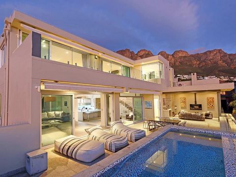 Tolle Villa mit Stil und Luxus in Camps Bay Diese prächtige Villa in Camps Bay/Kapstadt (Ref#R2098767) bietet Luxus und Style auf mehreren Ebenen und kombiniert entspannten Lebensstil mit Unterhaltungswert und Familienleben, ist aber auch eine tolle ...