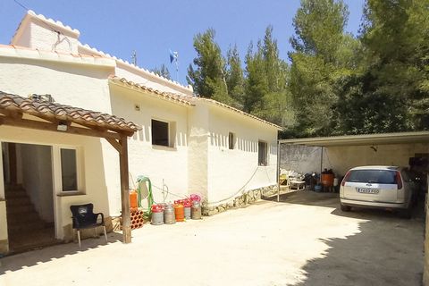 This 3 bed 2 bath villa nestled on the slopes of the Montgo is just short drive from the centre of Denia, the sea, shops, the hospital and numerous bars and restaurants. Built in 1965 this property has been partially updated but some reforming would ...