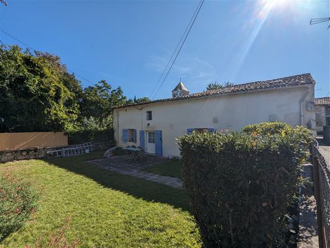 Here is something not to be missed: our childhood home, as some might say. A real cocoon in the town center, all shops and schools on foot, clean and neutral decoration, a welcoming and pleasant property of almost 97m2 of living space and around 113m...