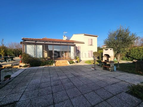 Ref 1956JE: SAINT-MARCEL D'ARDECHE, I offer you this pretty house on a large plot of more than 900M² composed of 4 bedrooms, a recent equipped kitchen, a spacious living room. You will enjoy a bright veranda opening onto a large terrace and its barbe...