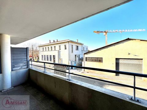 For sale in Port-Saint-Louis-du-Rhone (13230) Bouches-du-Rhone (13) Magnificent one-bedroom apartment of 38 m2 with terrace of 12.5 m2, in the heart of the city center. Located in the heart of downtown Port-SDaint-Louis-du-Rhone, and close to all ame...