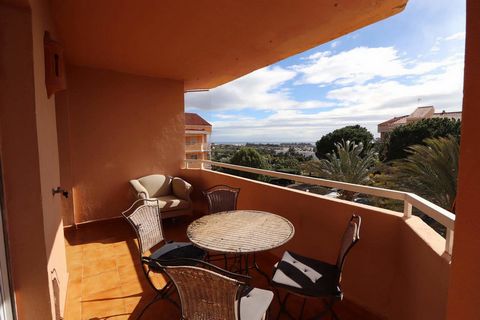 This large 3 bedroom apartment is situated on the third floor of a complex located next to the La Resina golf course on the New Golden Mile. The elevated position of the apartment offers nice open views and partial sea views, and its south orientatio...
