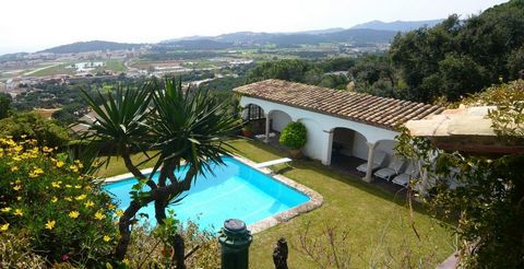 Located in a magnificent natural setting, just 5 minutes away from Playa de Aro, we found this wonderful Master's House. Overlooking the coastline and the heart of the Costa Brava you will find this exceptional Villa**. Its south orientation, its pro...
