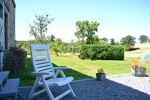 Set near the forest, this 3-bedroom holiday home in Hotton is perfect for a group of 8 or families with children. It features a private furnished terrace to set up the barbecue and enjoy lovely evenings. The lovely forest is at 300 m to discover the ...