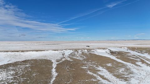 110 akrów położonych na ranczu WyTex z niezakłóconym widokiem na Medicine Bow na zachodzie, Laramie Peak na północnym wschodzie. Nieruchomość, położona na wysokości 6,840 n.p.m., cieszy się pofałdowanymi rodzimymi łąkami, zaroślami szałwii, kilkoma s...