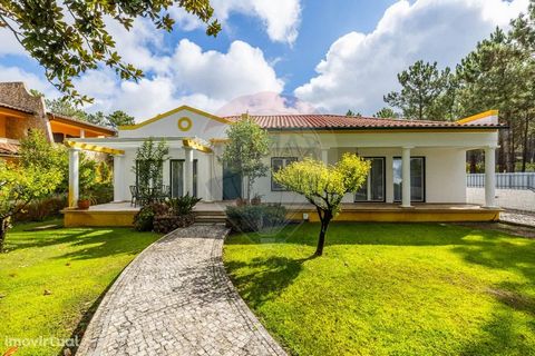 This is probably the house that will seduce you the most in Marinha Grande if you like to live close to nature. Inserted in a plot of 2,500 m2, this house, recently refurbished, has a lot to offer to those who want to live in a quiet area and with ea...