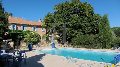 SAINTE CECILE LES VIGNES AREA - EXCLUSIVITY On the edge of a charming Provencal village with shops, come and discover this magnificent mas with swimming pool in the heart of over one hectare of wooded parkland. This mas features spacious living rooms...