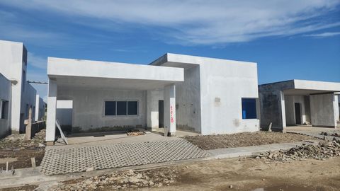 Spectacular house for sale in Madre Vieja Sur, 175 m2 of construction on a plot of 294 m2. Amenities * Double Marquee * 3 Bedrooms * Walk-in closet in master bedroom. * 4 Bathrooms - Guest bathroom - Service room with full bathroom. - Bathroom Master...