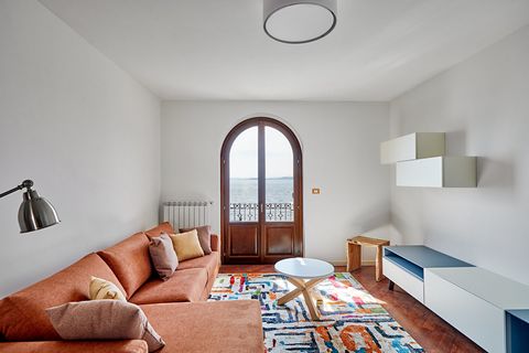 On the lakeside of Maderno, immersed in the beautiful setting of Lake Garda, we find an enchanting Residence with swimming pool. In this unique context, we propose a three-room apartment in FIRST ROW on the lake, on the first second and last, so conc...