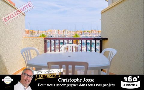 11370 PORT-LEUCATE, Christophe Josse, your local real estate advisor presents this seaside apartment with a view of the Port and close to all shops. BETWEEN THE MEDITERRANEAN AND THE PYRENEES Port-Leucate, 30 mins from Perpignan city center and 40 mi...