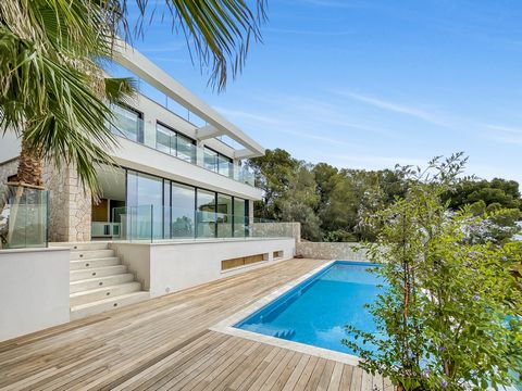 Welcome to your new home, a stunning villa in Portals. This luxurious property offers you the opportunity to live in the heart of one of the most sought-after locations on the island, overlooking the turquoise blue Mediterranean Sea and just a short ...