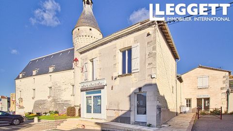 A25726SGA86 - On the square in front of the château museum in Monts sur Guesnes, a quiet but dynamic village, come and discover this commercial property, formerly the village bakery. A prime location for this property, the commercial part of which mu...