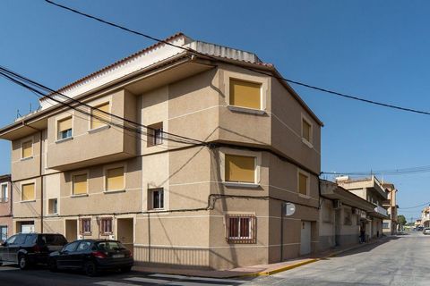 Dúplex de 212 m², de 3 dormitorios y 2 baños, en venta en Ceutí, Murcia. La vivienda se sitúa en el núcleo de la población, teniendo buenos accesos por carretera. En la población podemos encontrar servicios como supermercados, restaurantes, instalaci...