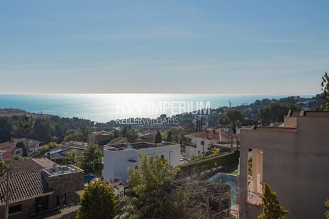 Overlooking the Mediterranean Sea, this unique villa in Tarragona has impressive and unobstructed ocean views. This property sits on a quiet street in one of the most sought-after neighbourhoods around Tarragona, and it offers a perfect combination o...