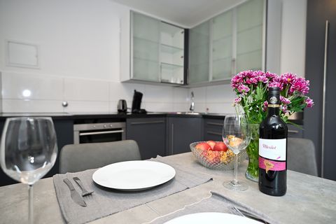 Our spacious vacation apartment offers you the comfort of a home for your long-term stay. With two spacious bedrooms, a cozy living area, a fully equipped kitchen and a modern bathroom, you will find everything you need for a longer stay. The apartme...