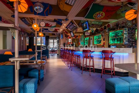 Fabuleux Bar (Snack-Bar) très bien situé, à environ 3 minutes à pied de Praia dos Alemães à Albufeira. Ce grand établissement commercial en pleine activité est situé dans une zone très proche de plusieurs hôtels réputés et de nombreux autres hébergem...