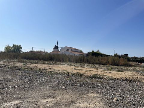 RARE , in Beauvoir-Sur-Mer, we offer serviced land with a magnificent view of the mill. You will be able to project yourself for the construction of your dreams (land free of builder). This subdivision of 9 plots is located in a privileged environmen...