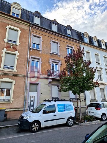 Die Agentur JULIEN IMMO bietet Ihnen ein wunderschönes Gebäude in der Stadt Mulhouse in der Nähe des Stadtzentrums. Das Anwesen ist interessant für einen Kauf von Ruhe. Das Gebäude besteht aus 4 Wohnungen des Typs F3 und F4. Sie finden im Erdgeschoss...