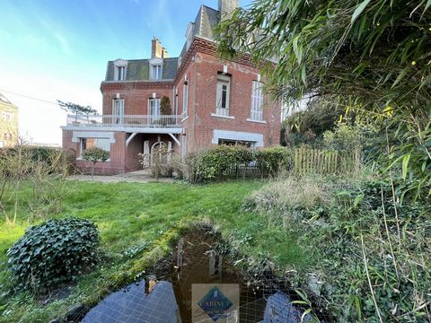 MANSION, RARE FOR SALE, Villa of the nineteenth with sea views, located in the seaside resort of Le Tréport in Normandy, at the gates of the Bay of Somme and 2h30 from Paris. Beautiful villa, full center of Tréport, about 340M2 habitable (apartments ...