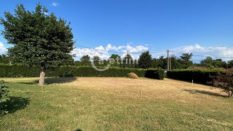 Lezoux, in Exclusivity, close to the access to the motorway, beautiful building plot of 700 m2, not developed, partly fenced, with entrance gate and viability nearby (water, electricity, tel) with collective sanitation at the TAL and free of any buil...