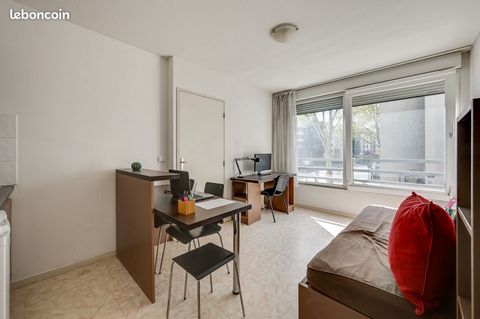 T1 furnished on the 4th floor LMNP, Lyon 7th Sector Gerland - Metro Debourg. Surface of 20m2 rented 3 053 € ht / year guaranteed. Excellent investment for additional income or for a retirement supplement. Price 76 500 € HT.