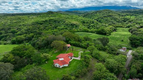 Discover serenity in the charming village of Guayabo, Guanacaste. This stunning property combines the peace of the rural environment with the convenience of urban amenities, offering the best of both worlds. Property Details: Built Area: 390 m² Land ...