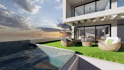 Eine exquisite, 192 m² große Gartenwohnung mit vier Schlafzimmern in bester Lage an der Athener Riviera. Nur 300 Meter vom Strand in Voula (Nea Kalymnos) Attika entfernt, bietet dieses Anwesen einen ungehinderten Meerblick und eine natürliche Schalls...