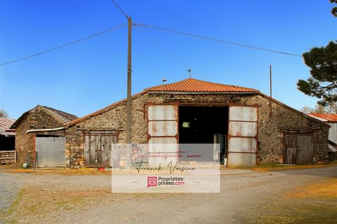 VENDEE 85 640 Mouchamps - A VENDRE en EXCLUSIVITE - grange à réhabiliter sur terrain de 1600 M2 env présentée par Franck VOISINE à 109 000 euros (Honoraires agence charge vendeur). Cette grange typiquement vendéenne est composée d'une partie centrale...