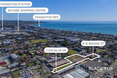 Ontgrendel het potentieel van deze uitzonderlijke ontwikkelingsmogelijkheid in Frankston, met een gecombineerd totaal van ongeveer 4.601 m² over 8-10 Bragge Street (2.856 m²) en 3 Douglas Grove (1.747 m²). Deze toplocatie is onlangs herbestemd tot Re...