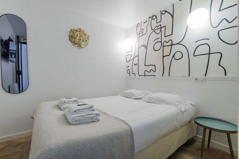 Plongez dans l'art de vivre parisien avec cet appartement chic et confortable de la rue Rodier. Avec ses équipements modernes et sa décoration soignée, cet appartement offre un refuge serein au milieu de l'énergie vibrante de la ville. La situation g...