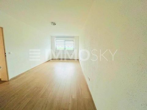 Bienvenido a este encantador apartamento que combina comodidad y funcionalidad. Con un pequeño apartamento de 27 m² y un gran apartamento de 89 m², esta casa ofrece suficiente espacio para diferentes estilos de vida. La espaciosa sala de estar del gr...